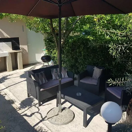 Tara Apartman *